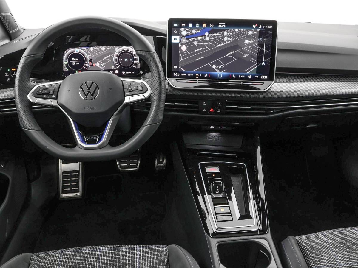 Volkswagen Golf Volkswagen Golf 1.5 eHybrid 272pk DSG GTE · Panoramadak · Camera · Matrix LED · Stuur- & Stoelverwarming · Head-Up Display · Garantie t/m 09-09-2030 of 100.000km