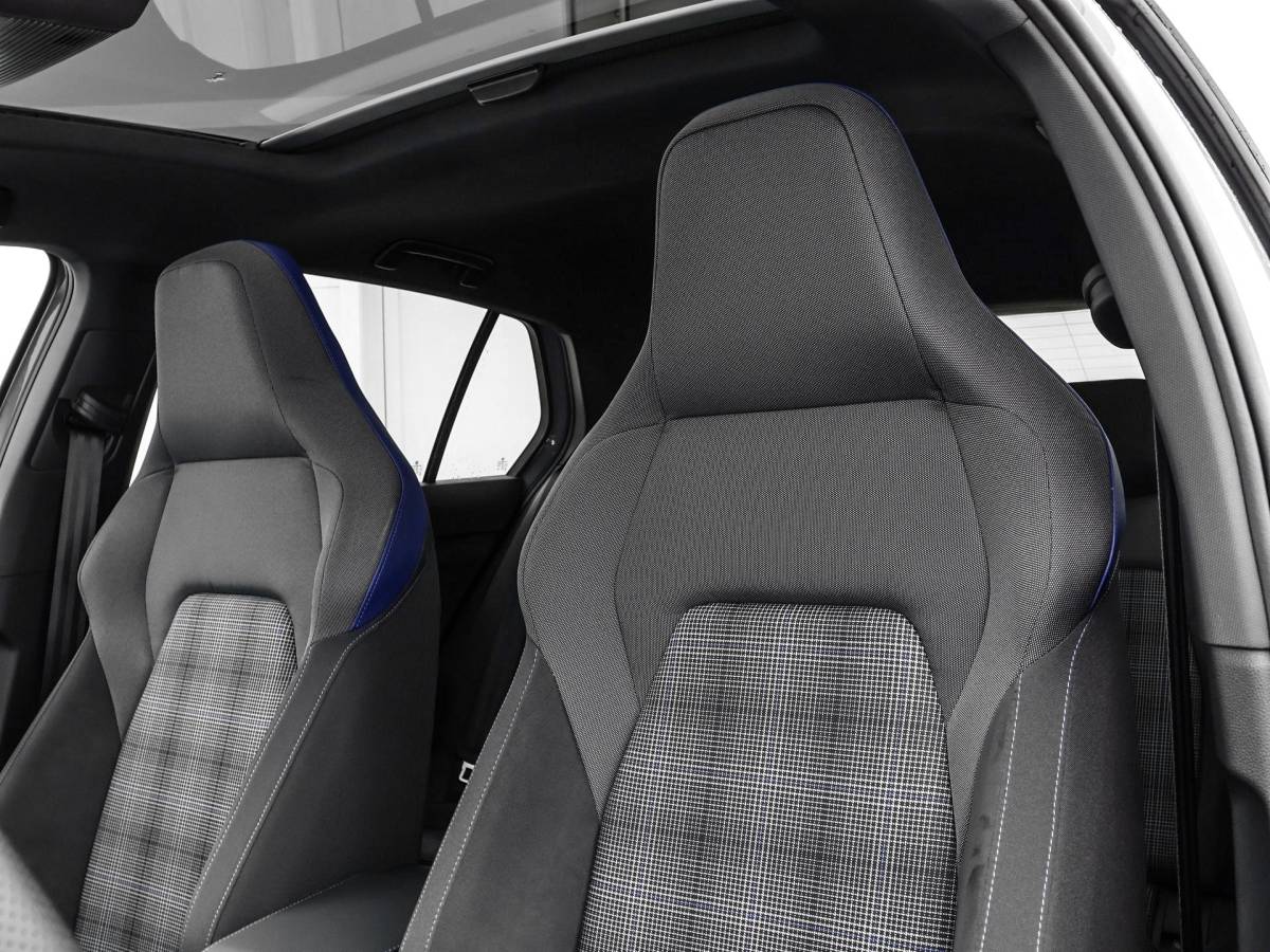 Volkswagen Golf Volkswagen Golf 1.5 eHybrid 272pk DSG GTE · Panoramadak · Camera · Matrix LED · Stuur- & Stoelverwarming · Head-Up Display · Garantie t/m 09-09-2030 of 100.000km