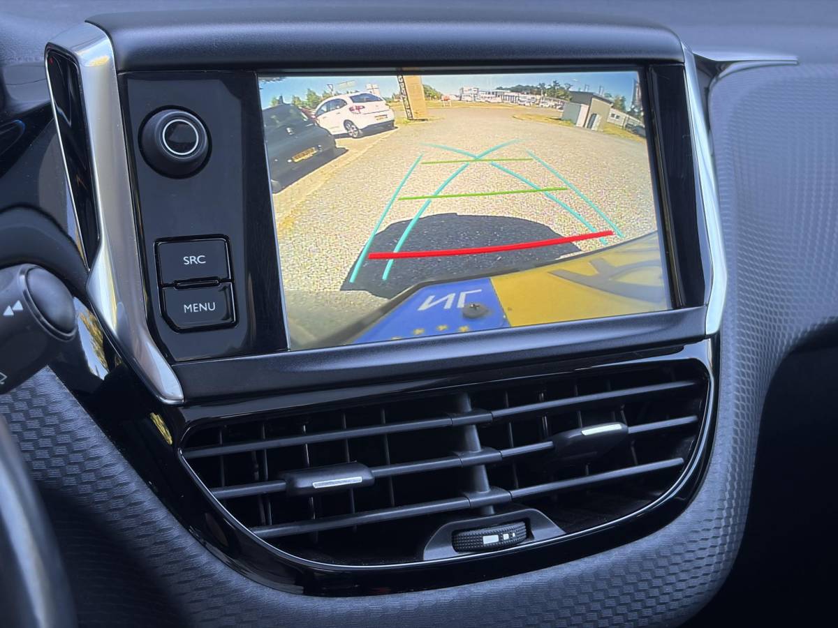 Peugeot 2008 Peugeot 2008 1.2 PureTech Allure D-riem vv in 02-2026 l Pano l Carplay l Camera l Halfleder l 110pk l Dealer Onderhouden l 2e Eigenaar l Navi l Clima l Cruise l Pdc l Lm velgen l Apk tot 02-2027