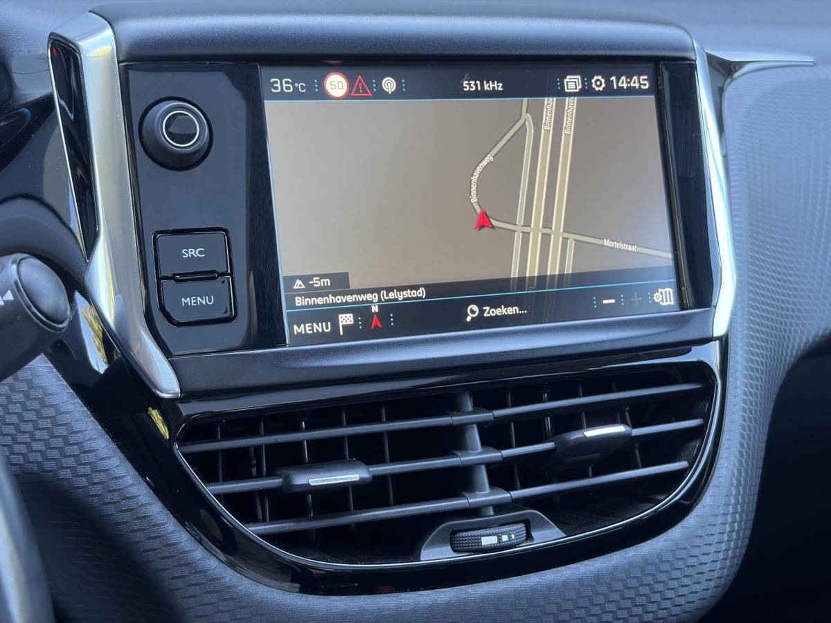 Peugeot 2008 Peugeot 2008 1.2 PureTech Allure D-riem vv in 02-2026 l Pano l Carplay l Camera l Halfleder l 110pk l Dealer Onderhouden l 2e Eigenaar l Navi l Clima l Cruise l Pdc l Lm velgen l Apk tot 02-2027