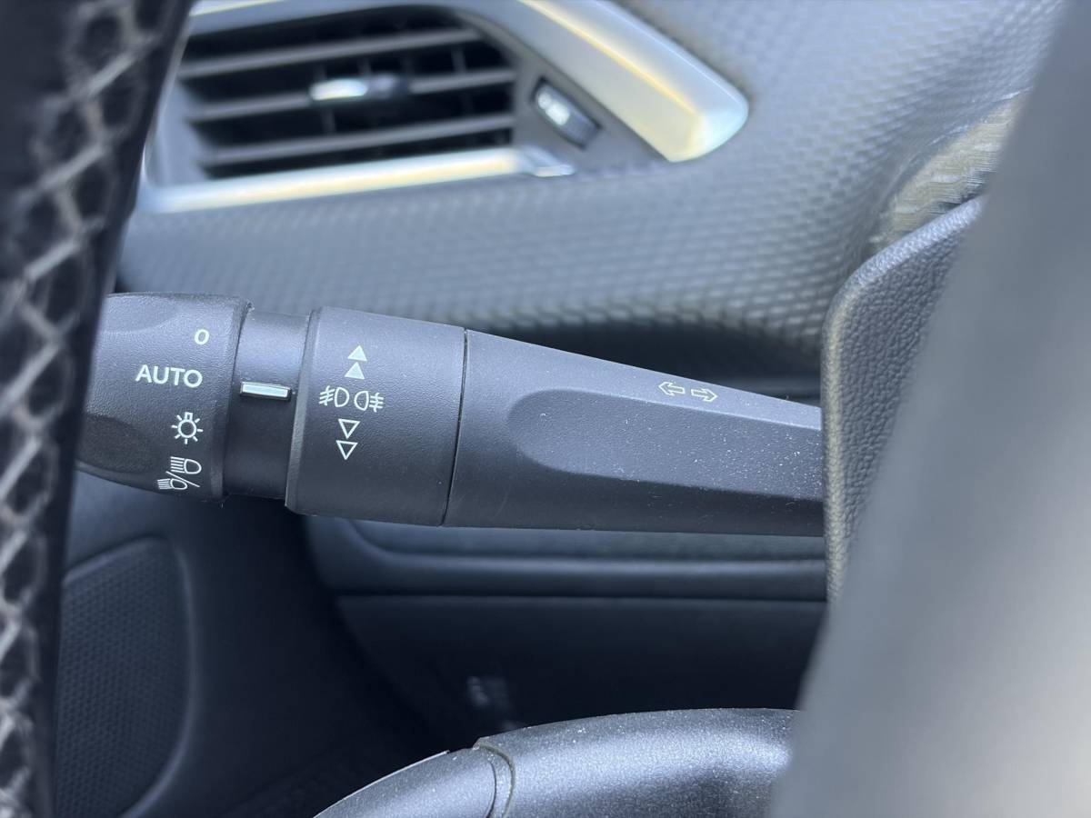 Peugeot 2008 Peugeot 2008 1.2 PureTech Allure D-riem vv in 02-2026 l Pano l Carplay l Camera l Halfleder l 110pk l Dealer Onderhouden l 2e Eigenaar l Navi l Clima l Cruise l Pdc l Lm velgen l Apk tot 02-2027
