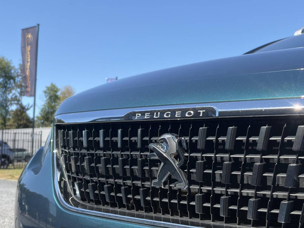 Peugeot 2008 Peugeot 2008 1.2 PureTech Allure D-riem vv in 02-2026 l Pano l Carplay l Camera l Halfleder l 110pk l Dealer Onderhouden l 2e Eigenaar l Navi l Clima l Cruise l Pdc l Lm velgen l Apk tot 02-2027
