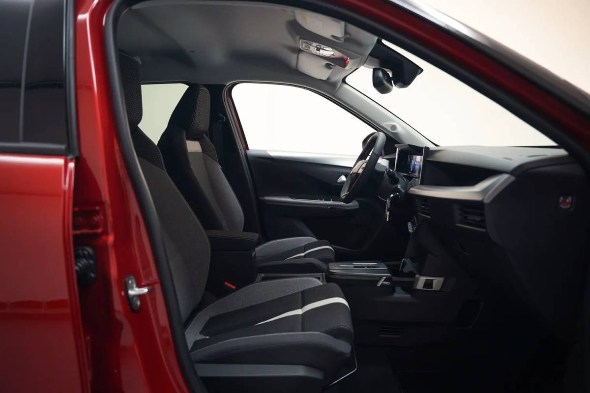 Opel Frontera Opel Frontera Electric GS 44 kWh [ LED Navi Stoel-en stuurverwarming Apple / Android Climate Camera ]