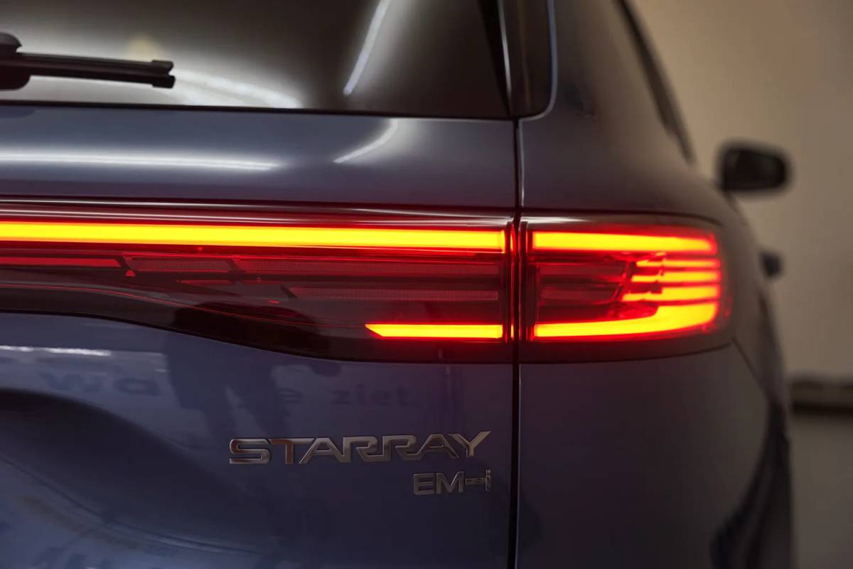 Geely Starray EM-i Geely Starray EM-i Starray EM-i Max+ [ Panoramadak 136 km elektrisch HUD leder Navi Apple / Android ]