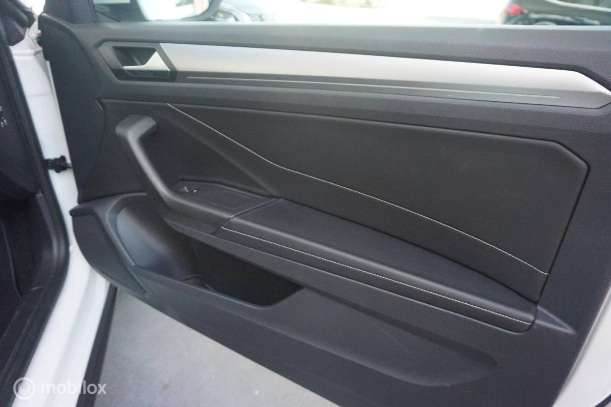 Volkswagen T-Roc Volkswagen T-Roc Cabrio 1.5 TSI R-Line ( 1e eigenaar ! )