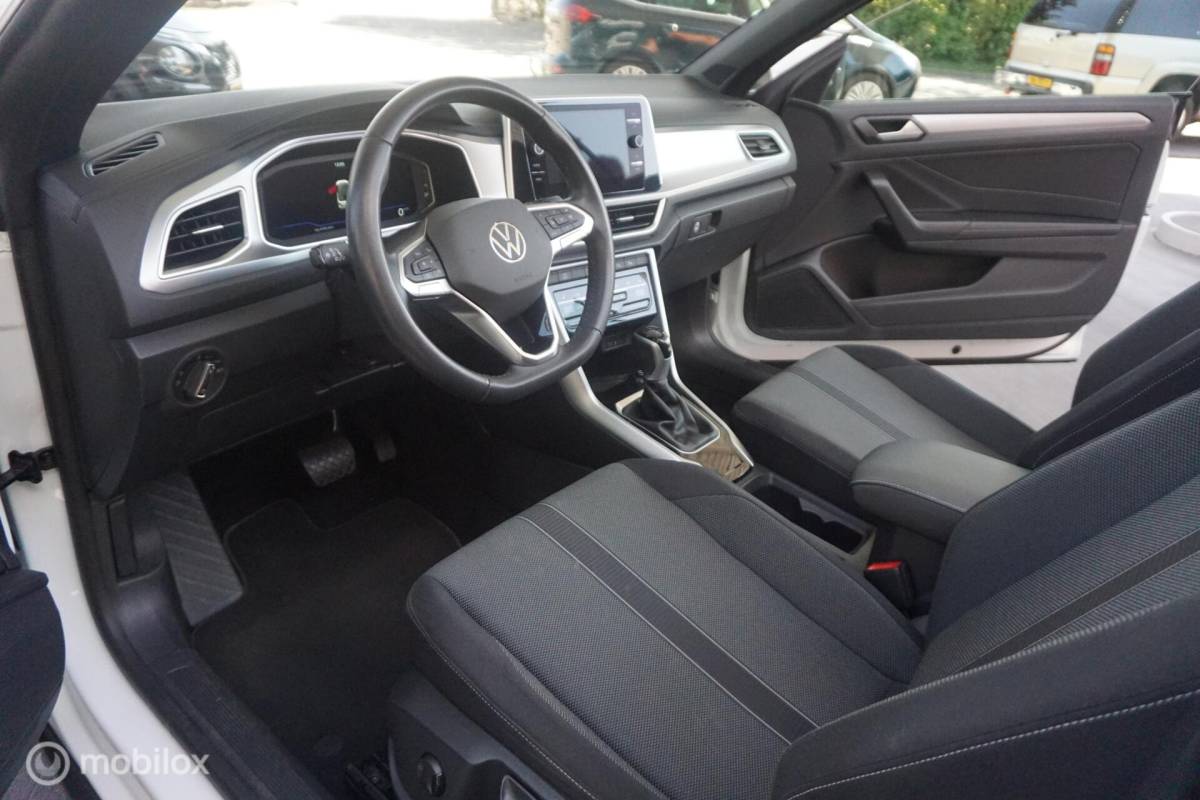 Volkswagen T-Roc Volkswagen T-Roc Cabrio 1.5 TSI R-Line ( 1e eigenaar ! )
