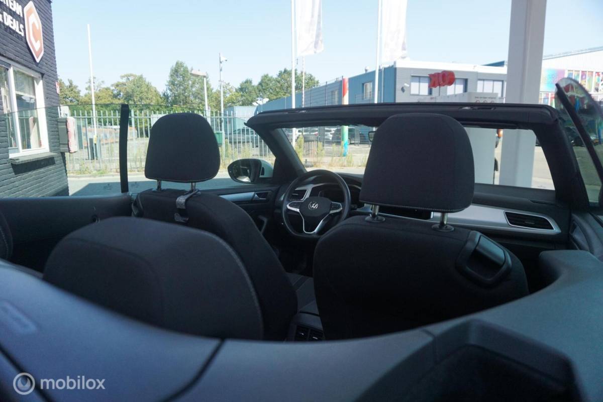 Volkswagen T-Roc Volkswagen T-Roc Cabrio 1.5 TSI R-Line ( 1e eigenaar ! )