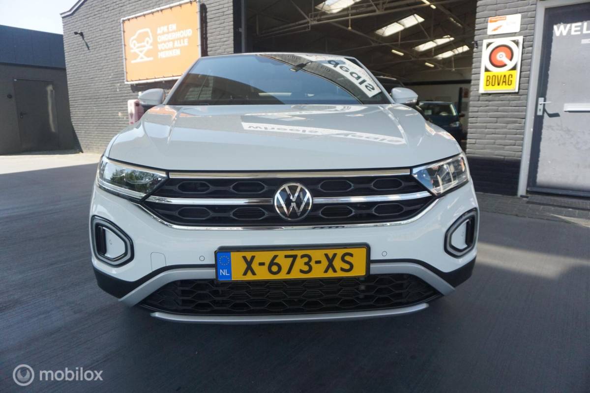 Volkswagen T-Roc Volkswagen T-Roc Cabrio 1.5 TSI R-Line ( 1e eigenaar ! )