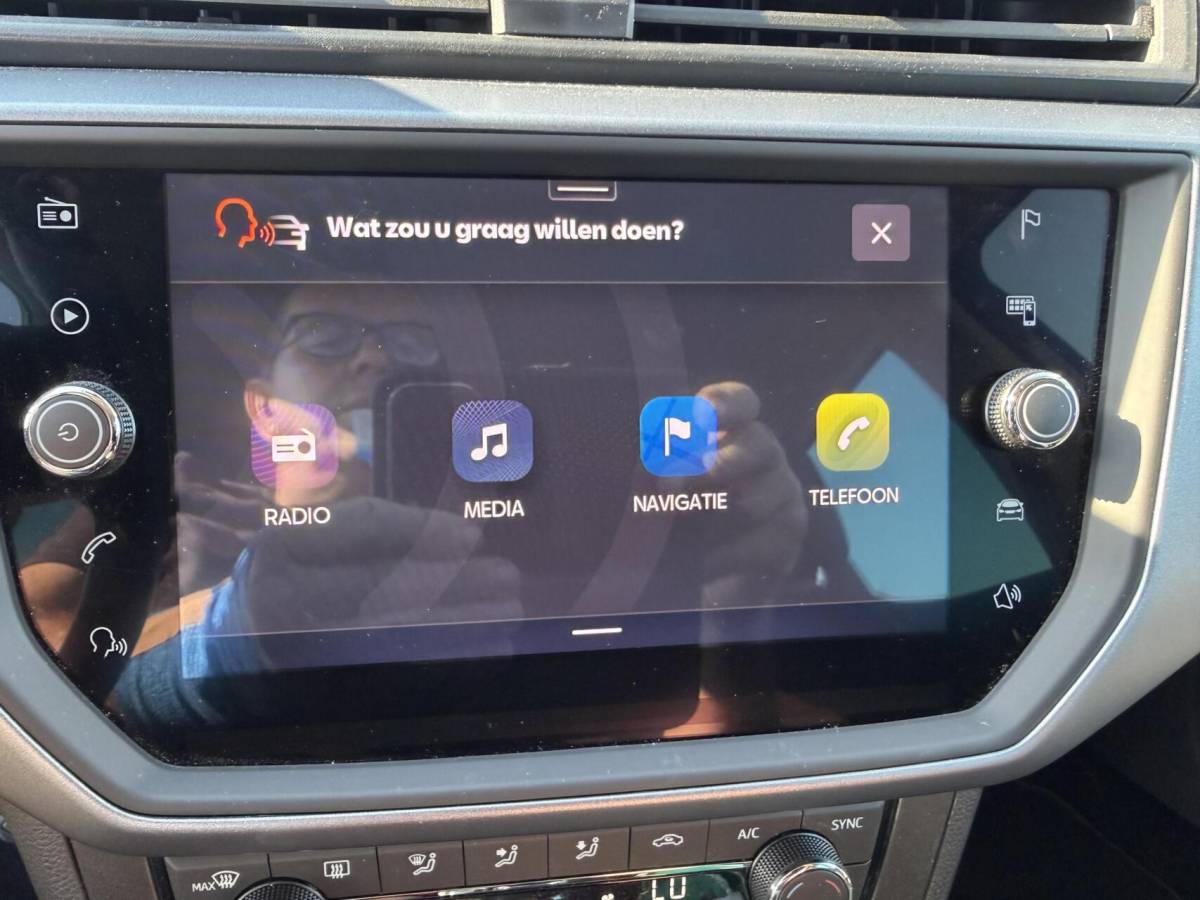 SEAT Arona Seat Arona 1.0 TSI FR boekjes virtueel dashboard leer alcantara