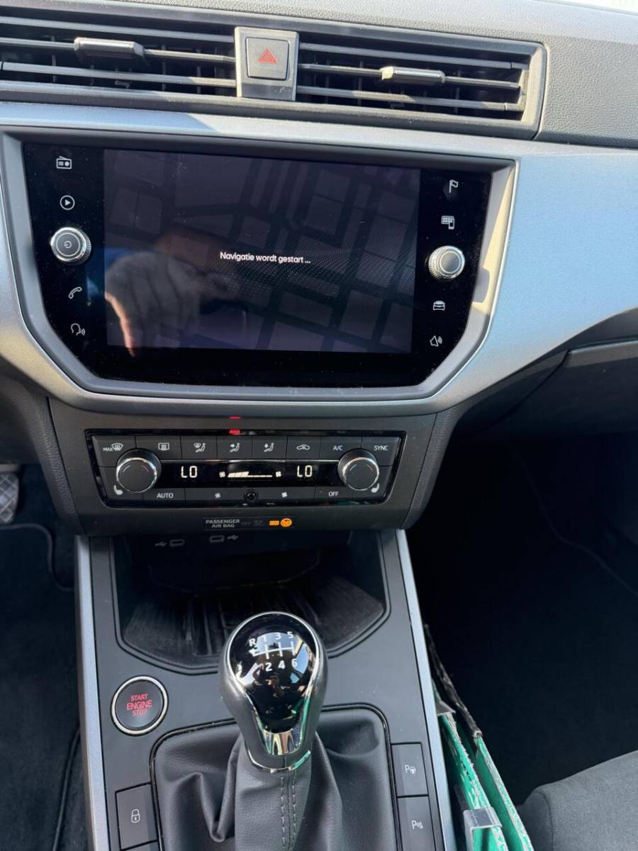 SEAT Arona Seat Arona 1.0 TSI FR boekjes virtueel dashboard leer alcantara