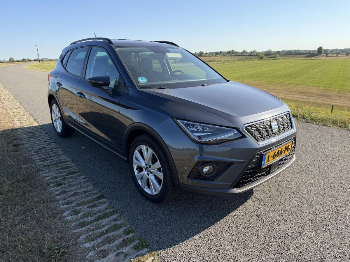 SEAT Arona Seat Arona 1.0 TSI FR boekjes virtueel dashboard leer alcantara
