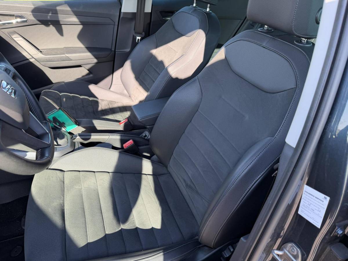 SEAT Arona Seat Arona 1.0 TSI FR boekjes virtueel dashboard leer alcantara