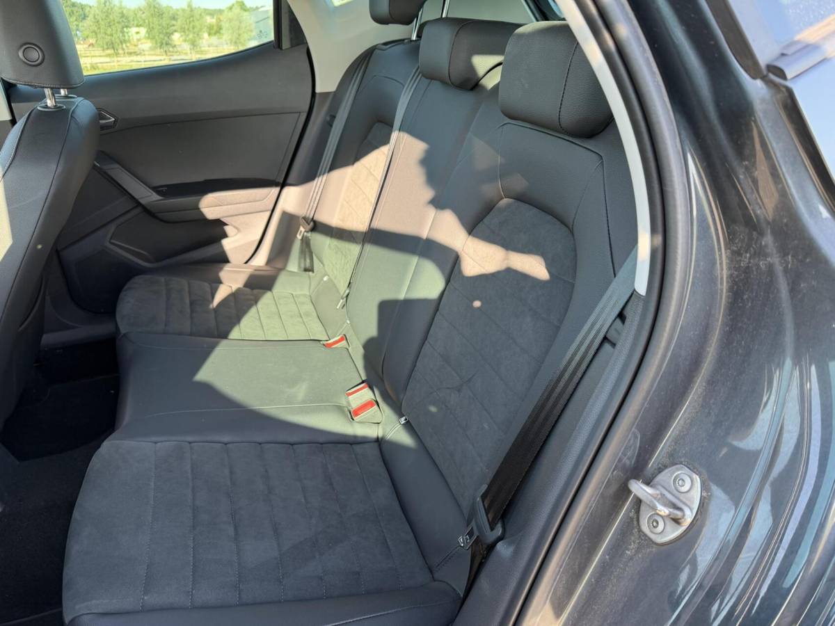 SEAT Arona Seat Arona 1.0 TSI FR boekjes virtueel dashboard leer alcantara