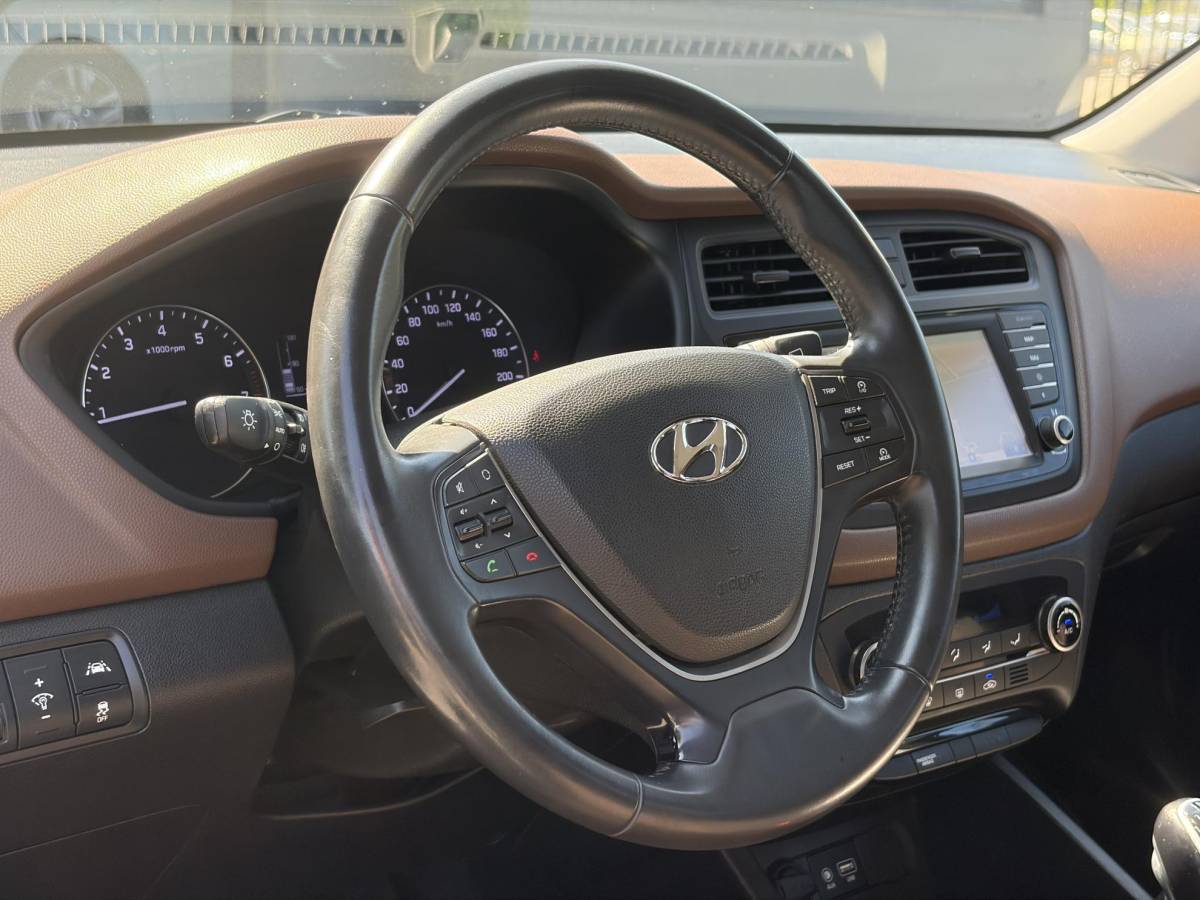 Hyundai i20 Hyundai i20 1.0 T-GDI Comfort 2e Eigenaar l Trekhaak l Navi l Camera l Carplay l Clima l Cruise l Rijstrooksensor l Pdc l N.A.P l Apk tot 05-2027