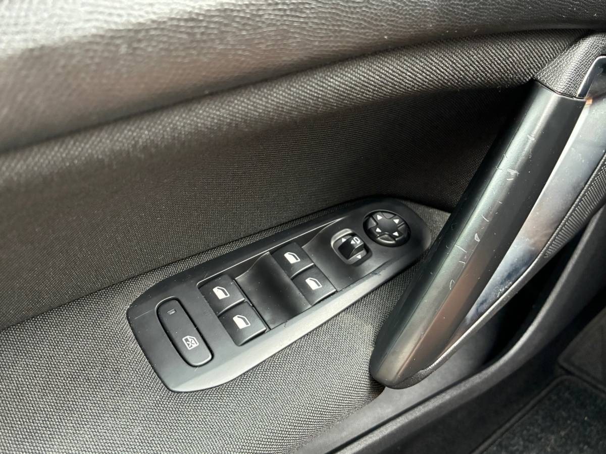 Peugeot 308 Peugeot 308 SW 1.2 PureTech Style | Cruise + Clima + Navi nu € 5.975,-!!!
