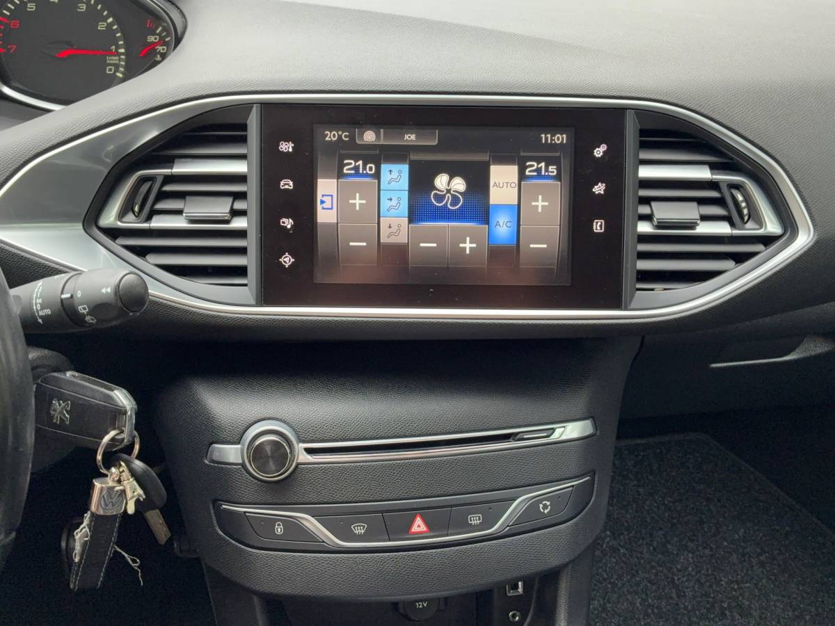 Peugeot 308 Peugeot 308 SW 1.2 PureTech Style | Cruise + Clima + Navi nu € 5.975,-!!!