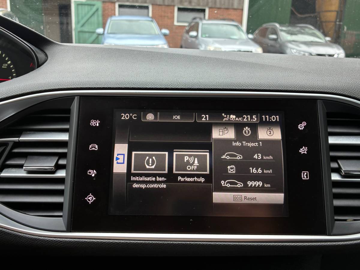 Peugeot 308 Peugeot 308 SW 1.2 PureTech Style | Cruise + Clima + Navi nu € 5.975,-!!!