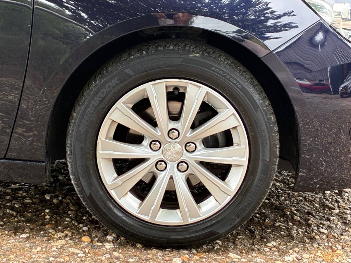 Peugeot 308 Peugeot 308 SW 1.2 PureTech Style | Cruise + Clima + Navi nu € 5.975,-!!!