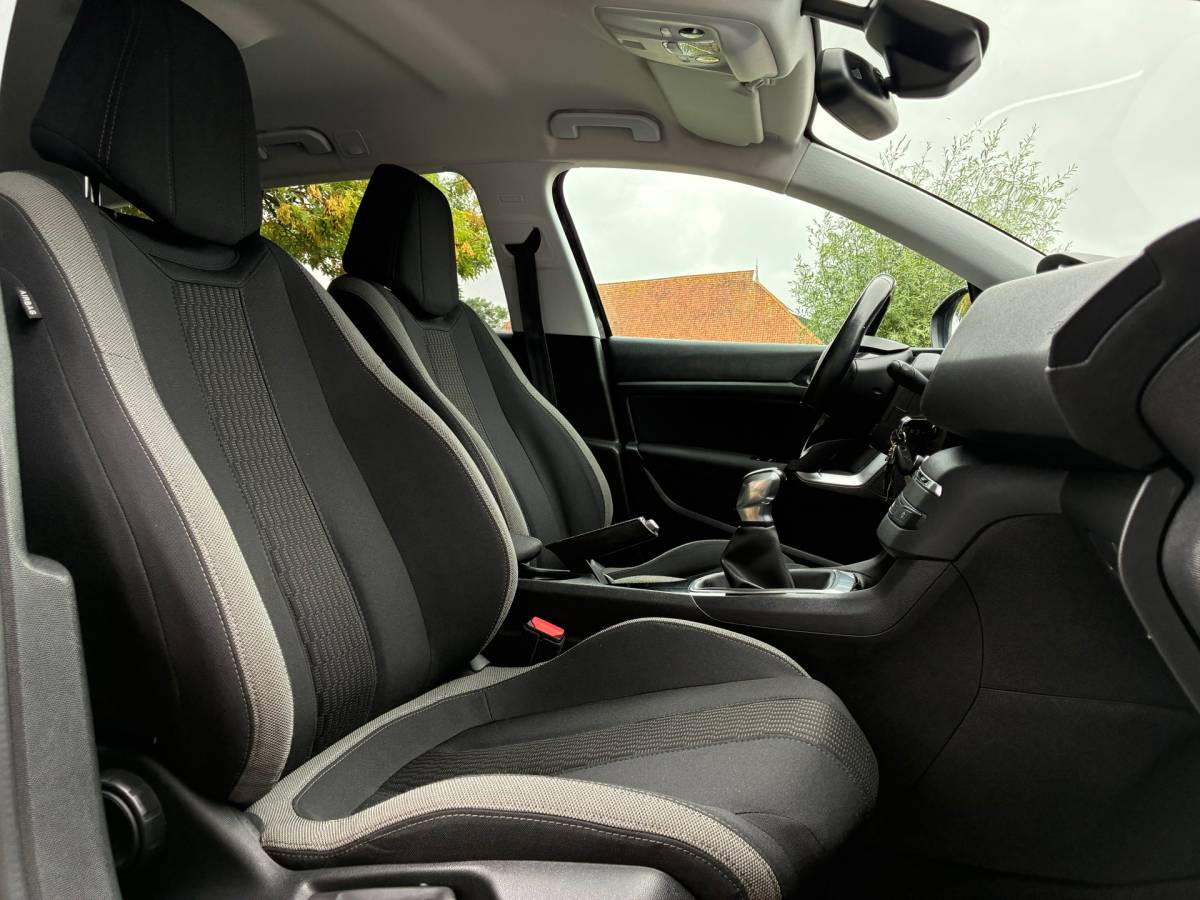 Peugeot 308 Peugeot 308 SW 1.2 PureTech Style | Cruise + Clima + Navi nu € 5.975,-!!!
