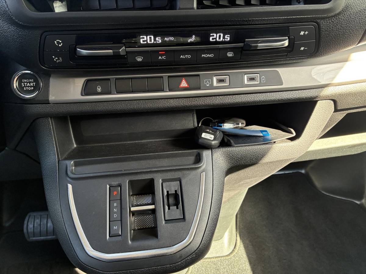 Opel Vivaro Opel Vivaro 2.0 Diesel 180Pk 8-traps Automaat Luxe Dub.Cabine | ECC | Navigatie | Stuurverwarming | LED Verlichting | Camera | Parkpilot | Side-bars | LM-Velgen | Betimmering | Afneembare Trekhaak | Zeer kompleet & z.g.a.n.