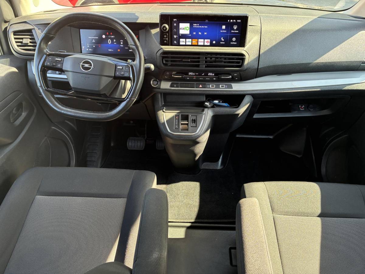 Opel Vivaro Opel Vivaro 2.0 Diesel 180Pk 8-traps Automaat Luxe Dub.Cabine | ECC | Navigatie | Stuurverwarming | LED Verlichting | Camera | Parkpilot | Side-bars | LM-Velgen | Betimmering | Afneembare Trekhaak | Zeer kompleet & z.g.a.n.