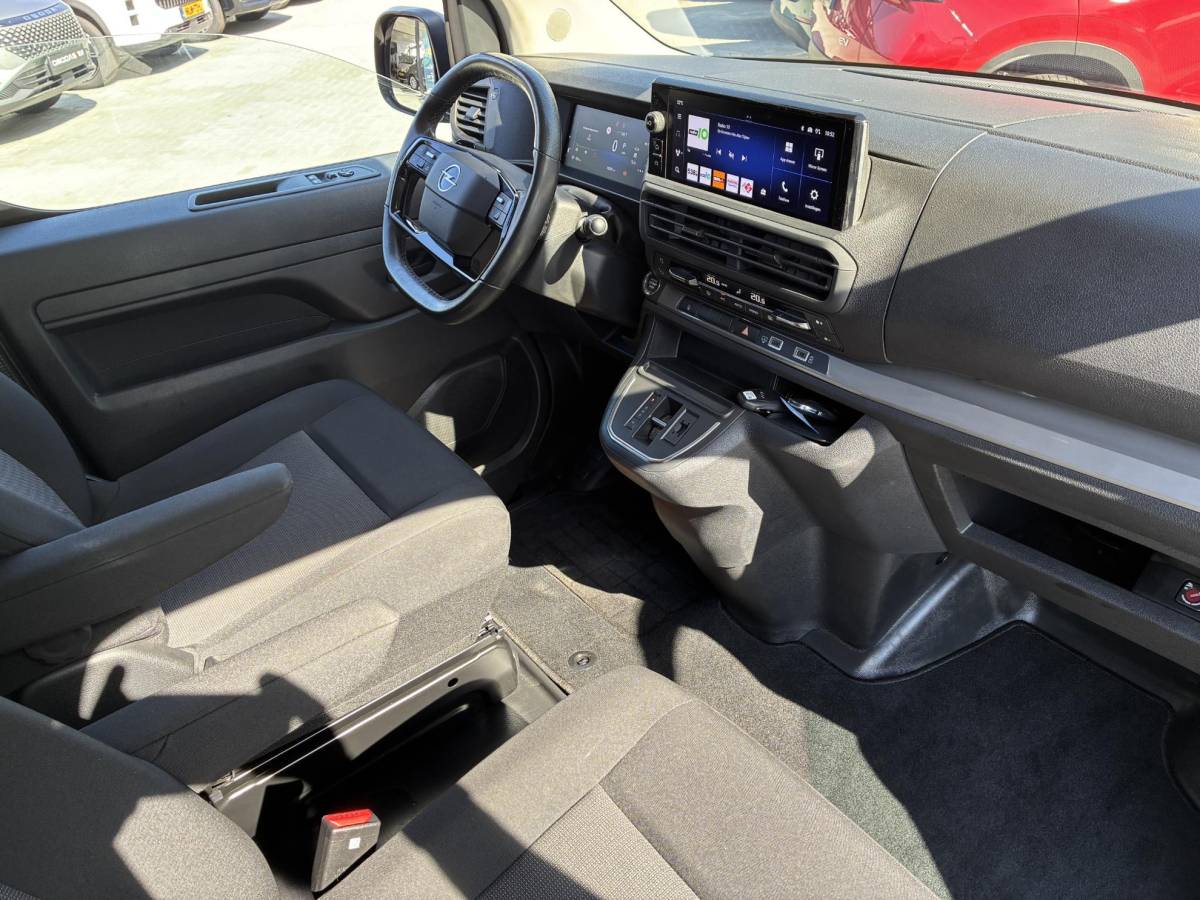 Opel Vivaro Opel Vivaro 2.0 Diesel 180Pk 8-traps Automaat Luxe Dub.Cabine | ECC | Navigatie | Stuurverwarming | LED Verlichting | Camera | Parkpilot | Side-bars | LM-Velgen | Betimmering | Afneembare Trekhaak | Zeer kompleet & z.g.a.n.