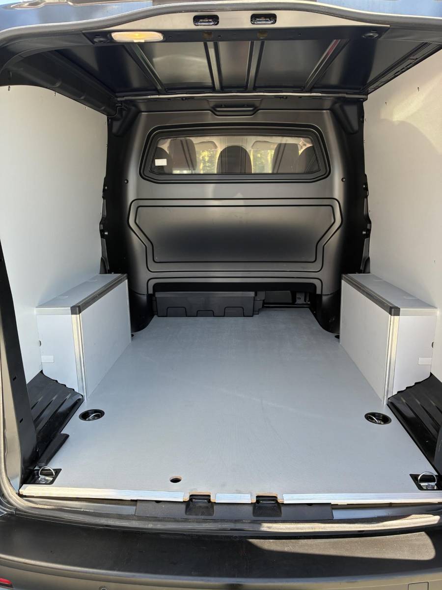 Opel Vivaro Opel Vivaro 2.0 Diesel 180Pk 8-traps Automaat Luxe Dub.Cabine | ECC | Navigatie | Stuurverwarming | LED Verlichting | Camera | Parkpilot | Side-bars | LM-Velgen | Betimmering | Afneembare Trekhaak | Zeer kompleet & z.g.a.n.