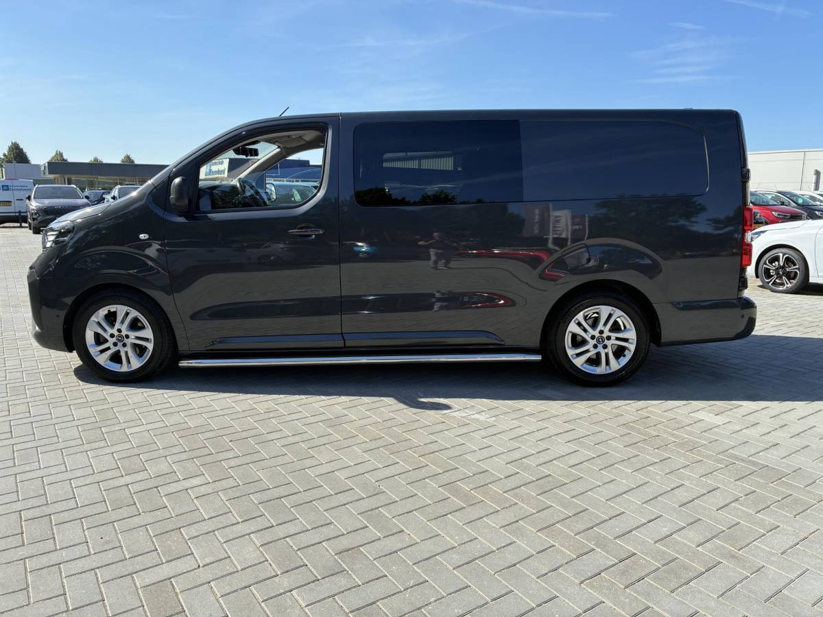 Opel Vivaro Opel Vivaro 2.0 Diesel 180Pk 8-traps Automaat Luxe Dub.Cabine | ECC | Navigatie | Stuurverwarming | LED Verlichting | Camera | Parkpilot | Side-bars | LM-Velgen | Betimmering | Afneembare Trekhaak | Zeer kompleet & z.g.a.n.