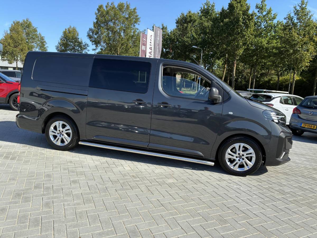 Opel Vivaro Opel Vivaro 2.0 Diesel 180Pk 8-traps Automaat Luxe Dub.Cabine | ECC | Navigatie | Stuurverwarming | LED Verlichting | Camera | Parkpilot | Side-bars | LM-Velgen | Betimmering | Afneembare Trekhaak | Zeer kompleet & z.g.a.n.