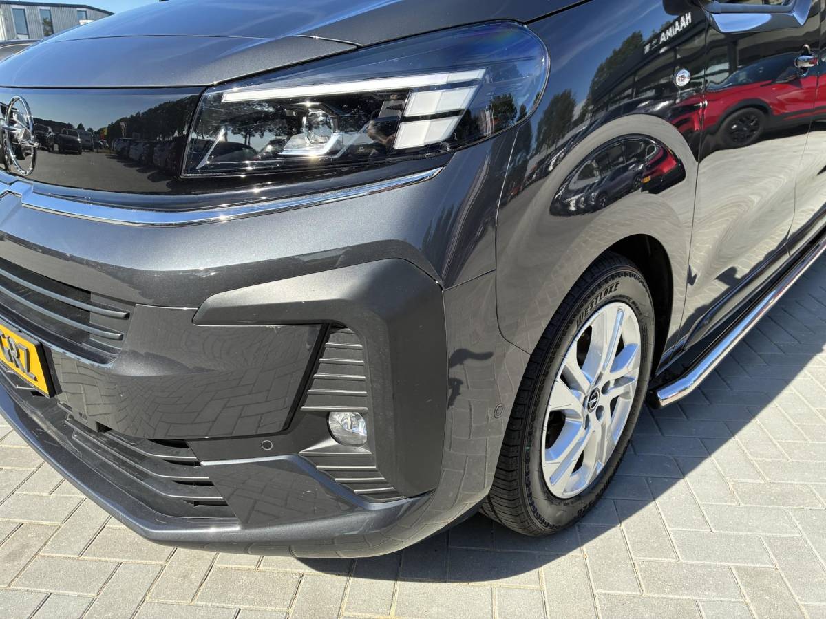 Opel Vivaro Opel Vivaro 2.0 Diesel 180Pk 8-traps Automaat Luxe Dub.Cabine | ECC | Navigatie | Stuurverwarming | LED Verlichting | Camera | Parkpilot | Side-bars | LM-Velgen | Betimmering | Afneembare Trekhaak | Zeer kompleet & z.g.a.n.