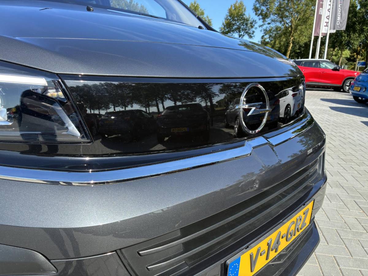 Opel Vivaro Opel Vivaro 2.0 Diesel 180Pk 8-traps Automaat Luxe Dub.Cabine | ECC | Navigatie | Stuurverwarming | LED Verlichting | Camera | Parkpilot | Side-bars | LM-Velgen | Betimmering | Afneembare Trekhaak | Zeer kompleet & z.g.a.n.