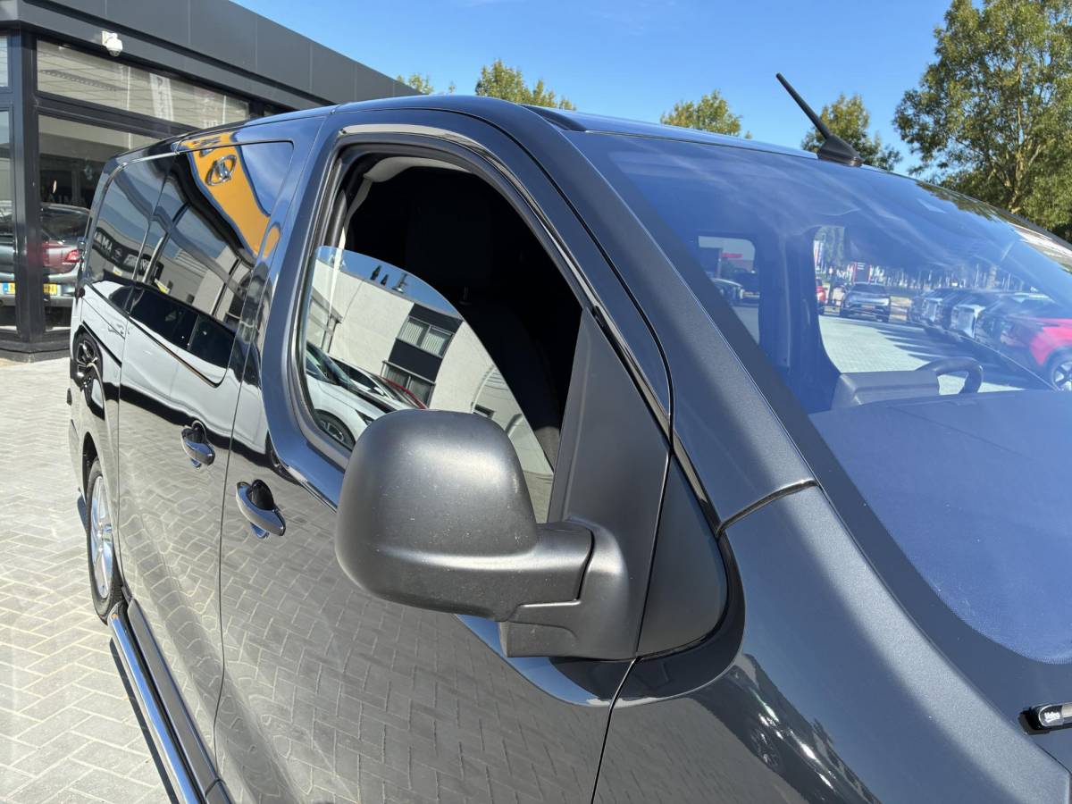 Opel Vivaro Opel Vivaro 2.0 Diesel 180Pk 8-traps Automaat Luxe Dub.Cabine | ECC | Navigatie | Stuurverwarming | LED Verlichting | Camera | Parkpilot | Side-bars | LM-Velgen | Betimmering | Afneembare Trekhaak | Zeer kompleet & z.g.a.n.