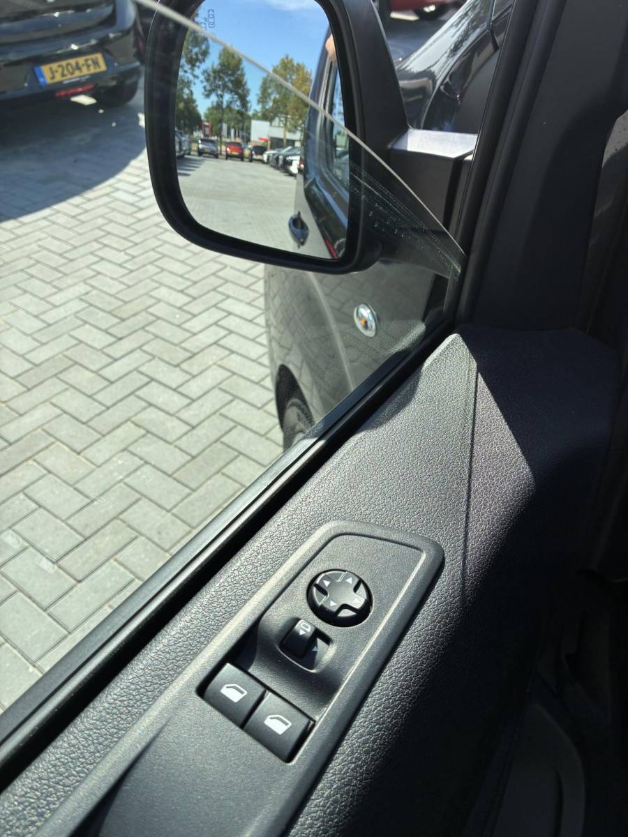 Opel Vivaro Opel Vivaro 2.0 Diesel 180Pk 8-traps Automaat Luxe Dub.Cabine | ECC | Navigatie | Stuurverwarming | LED Verlichting | Camera | Parkpilot | Side-bars | LM-Velgen | Betimmering | Afneembare Trekhaak | Zeer kompleet & z.g.a.n.