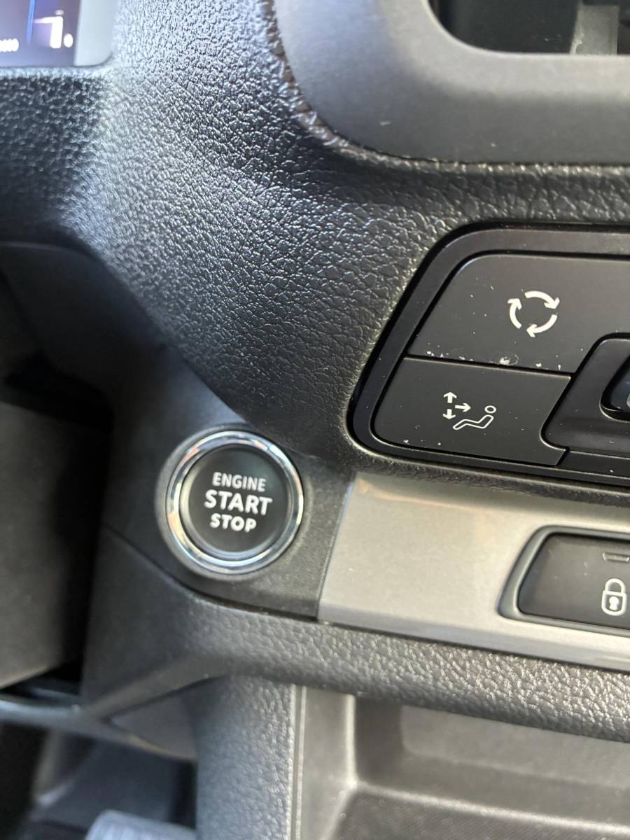 Opel Vivaro Opel Vivaro 2.0 Diesel 180Pk 8-traps Automaat Luxe Dub.Cabine | ECC | Navigatie | Stuurverwarming | LED Verlichting | Camera | Parkpilot | Side-bars | LM-Velgen | Betimmering | Afneembare Trekhaak | Zeer kompleet & z.g.a.n.