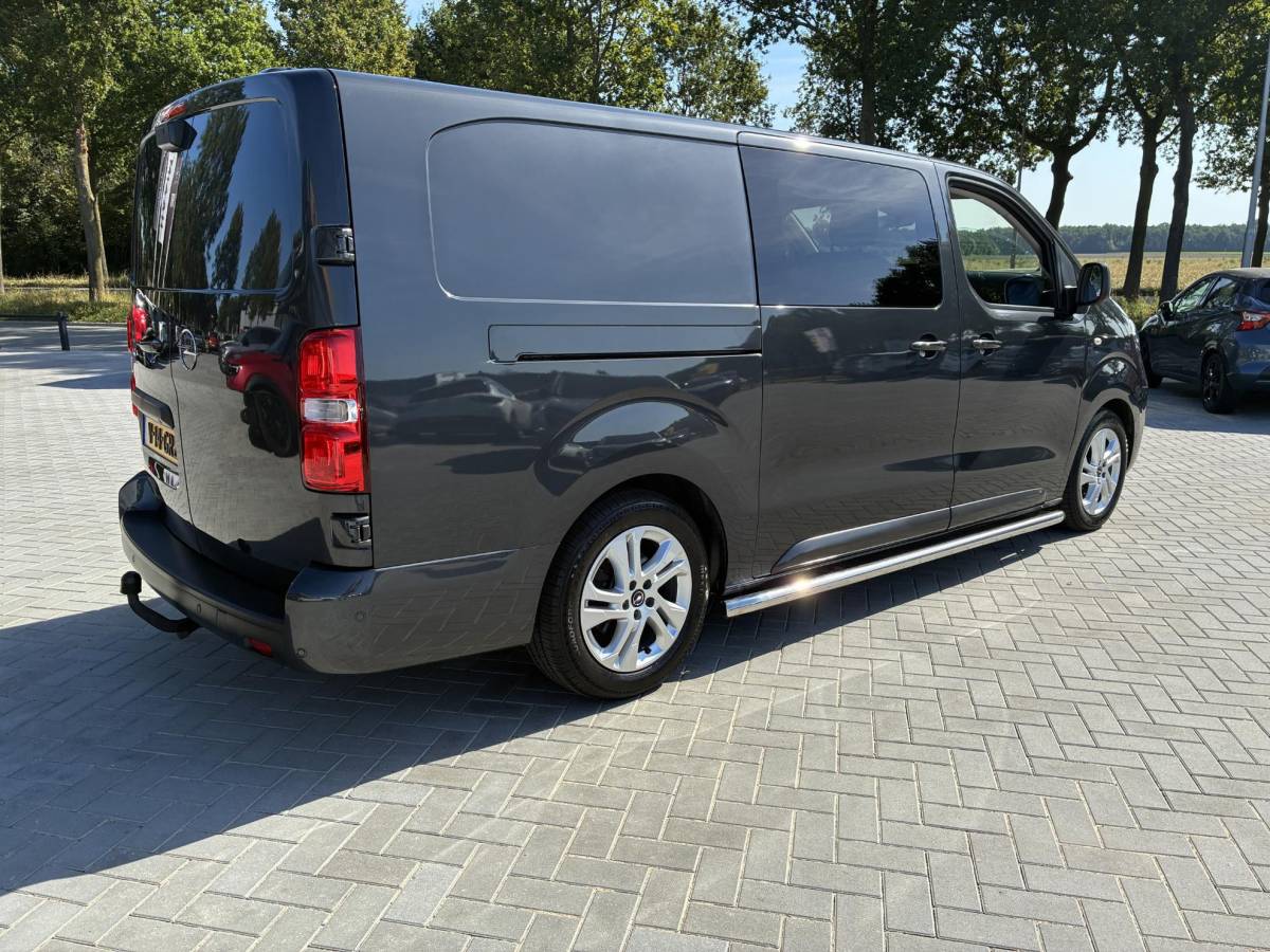 Opel Vivaro Opel Vivaro 2.0 Diesel 180Pk 8-traps Automaat Luxe Dub.Cabine | ECC | Navigatie | Stuurverwarming | LED Verlichting | Camera | Parkpilot | Side-bars | LM-Velgen | Betimmering | Afneembare Trekhaak | Zeer kompleet & z.g.a.n.