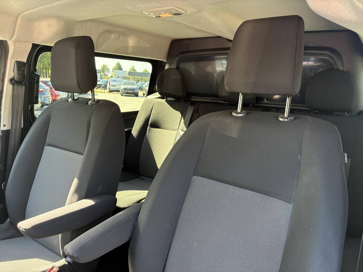 Opel Vivaro Opel Vivaro 2.0 Diesel 180Pk 8-traps Automaat Luxe Dub.Cabine | ECC | Navigatie | Stuurverwarming | LED Verlichting | Camera | Parkpilot | Side-bars | LM-Velgen | Betimmering | Afneembare Trekhaak | Zeer kompleet & z.g.a.n.