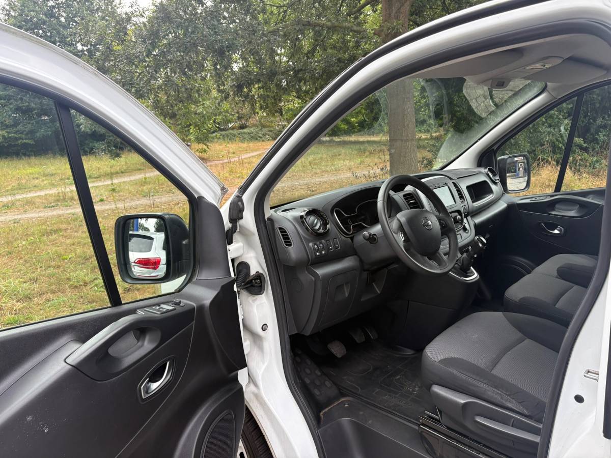 Nissan NV300 Nissan NV300 2.0 dCi 120 L2H1 Acenta DC Comfort|NAP|DUBBElCABINE|airco|cruise|navi|parkeersensoren achter|bluetooth|EURO6