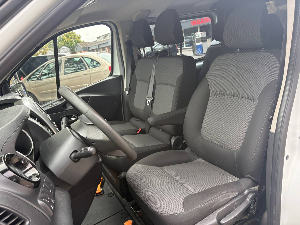 Nissan NV300 Nissan NV300 2.0 dCi 120 L2H1 Acenta DC Comfort|NAP|DUBBElCABINE|airco|cruise|navi|parkeersensoren achter|bluetooth|EURO6