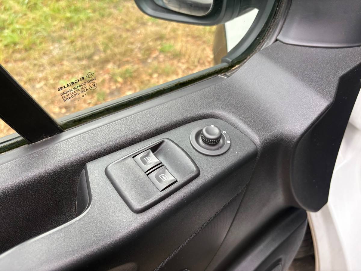 Nissan NV300 Nissan NV300 2.0 dCi 120 L2H1 Acenta DC Comfort|NAP|DUBBElCABINE|airco|cruise|navi|parkeersensoren achter|bluetooth|EURO6
