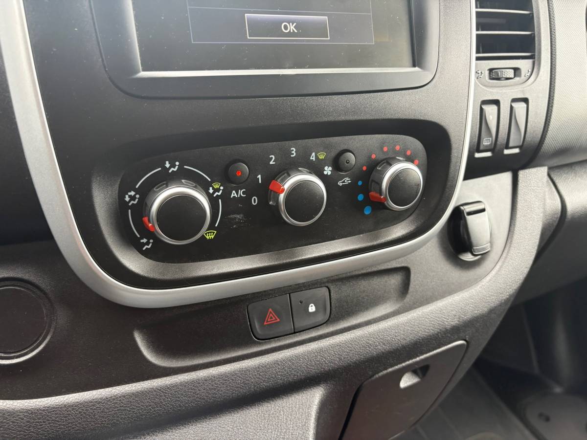 Nissan NV300 Nissan NV300 2.0 dCi 120 L2H1 Acenta DC Comfort|NAP|DUBBElCABINE|airco|cruise|navi|parkeersensoren achter|bluetooth|EURO6