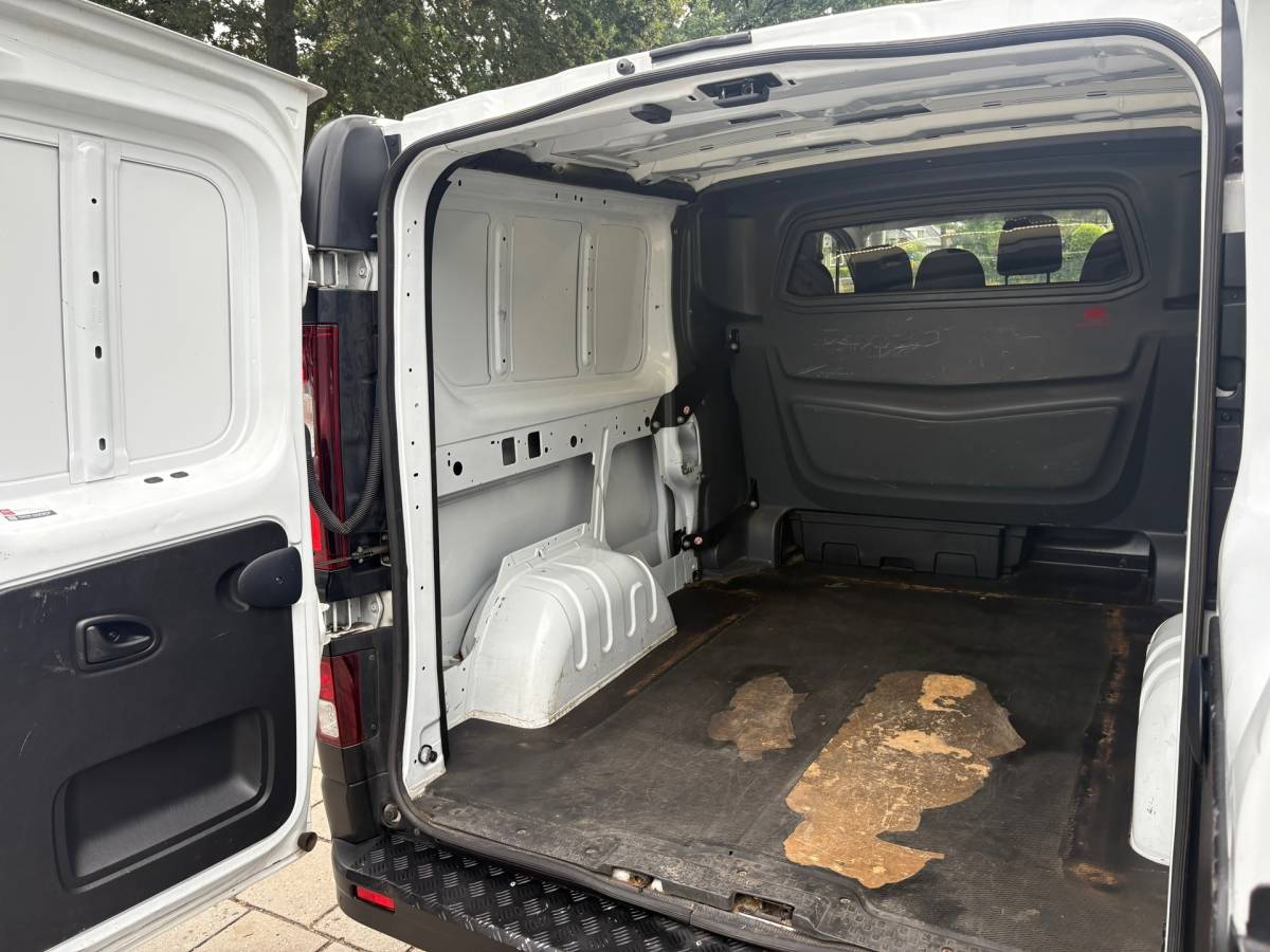 Nissan NV300 Nissan NV300 2.0 dCi 120 L2H1 Acenta DC Comfort|NAP|DUBBElCABINE|airco|cruise|navi|parkeersensoren achter|bluetooth|EURO6