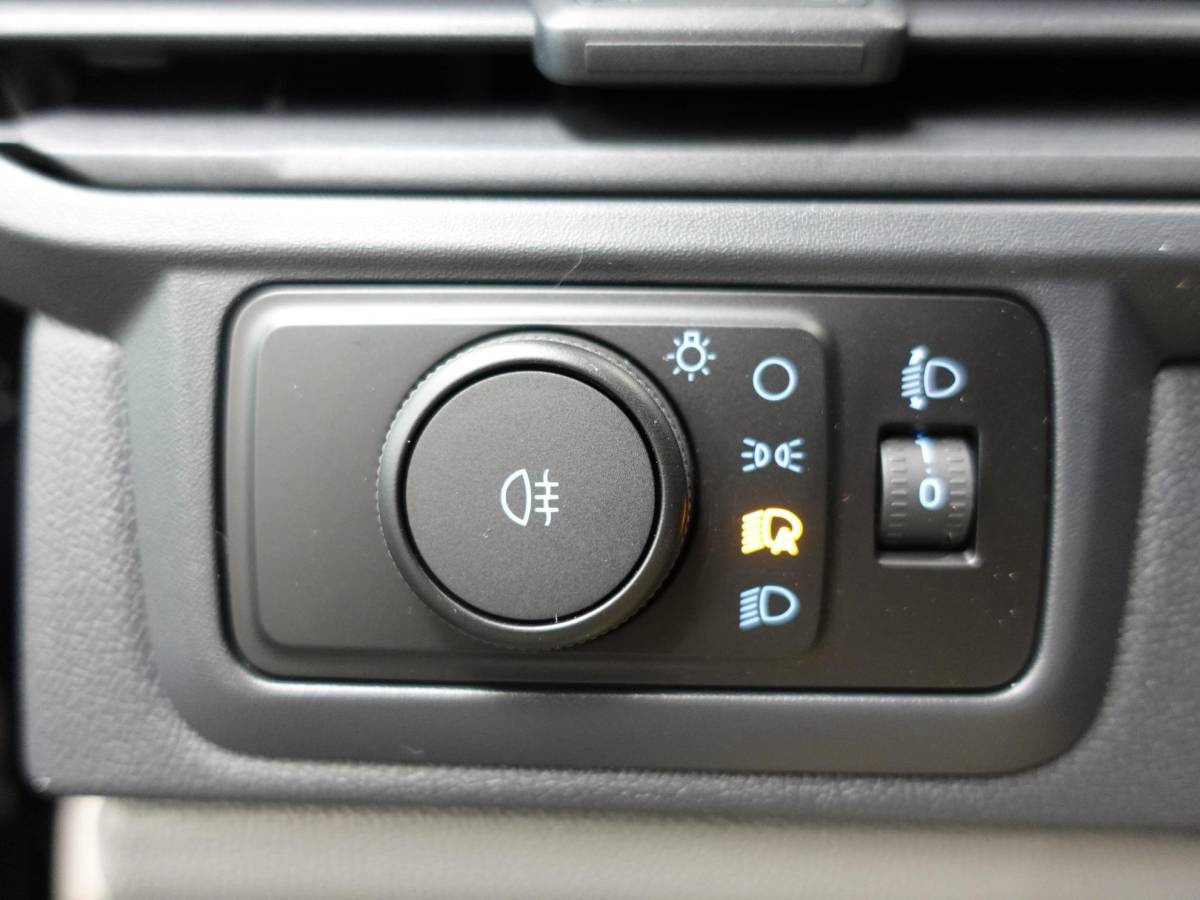 Ford Transit Custom Ford Transit Custom 300 2.0 TDCI L2H1 Trend NIEUW MODEL Automaat | Navigatie | Airco | Cruise control | Parkeer sensoren | Camera | Trekhaak