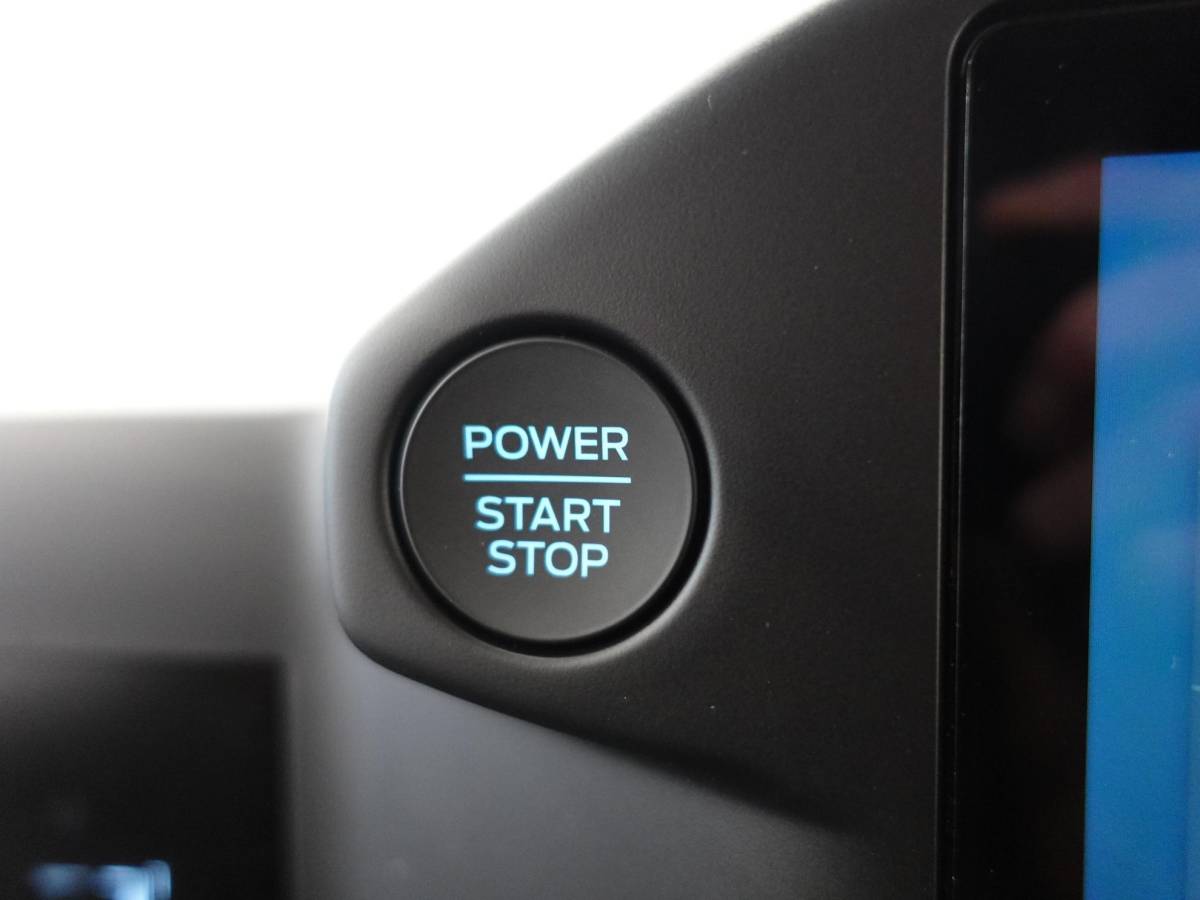 Ford Transit Custom Ford Transit Custom 300 2.0 TDCI L2H1 Trend NIEUW MODEL Automaat | Navigatie | Airco | Cruise control | Parkeer sensoren | Camera | Trekhaak