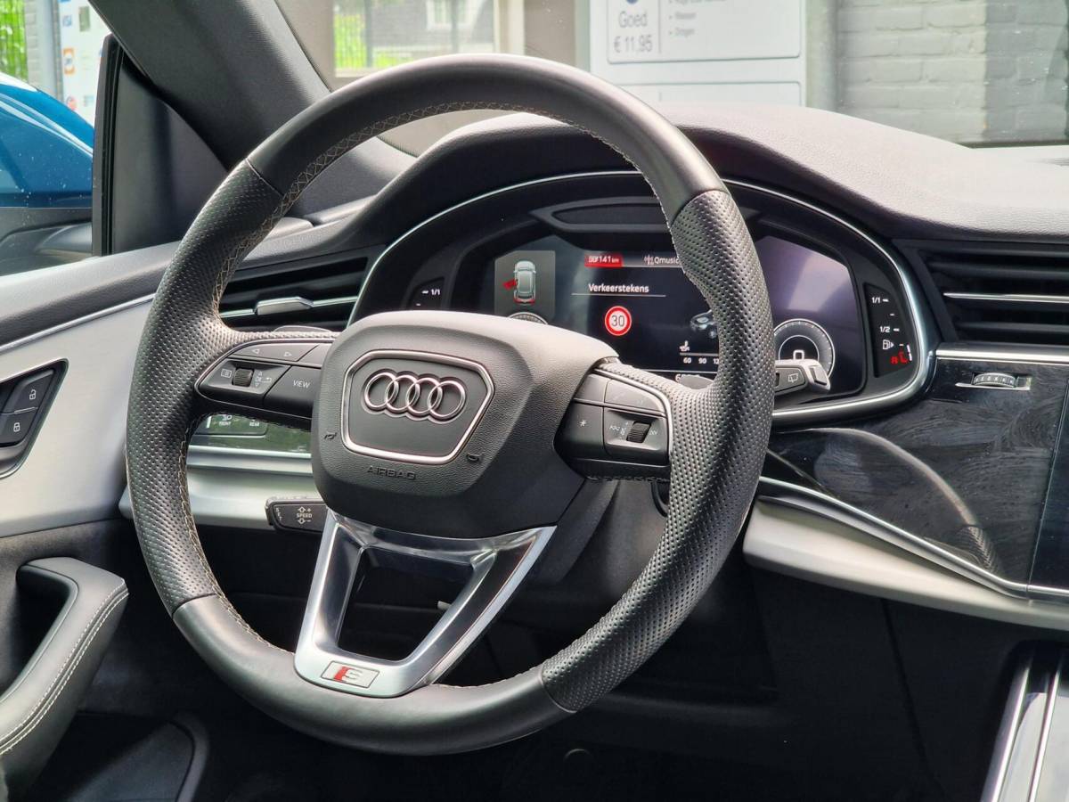 Audi Q8 Audi Q8 55 TFSI e quattro 422PK S-Line|23-inch|Spoiler-kit|black-edition|NL-AUTO|Trekhaak| BTW| Originele Nederlander