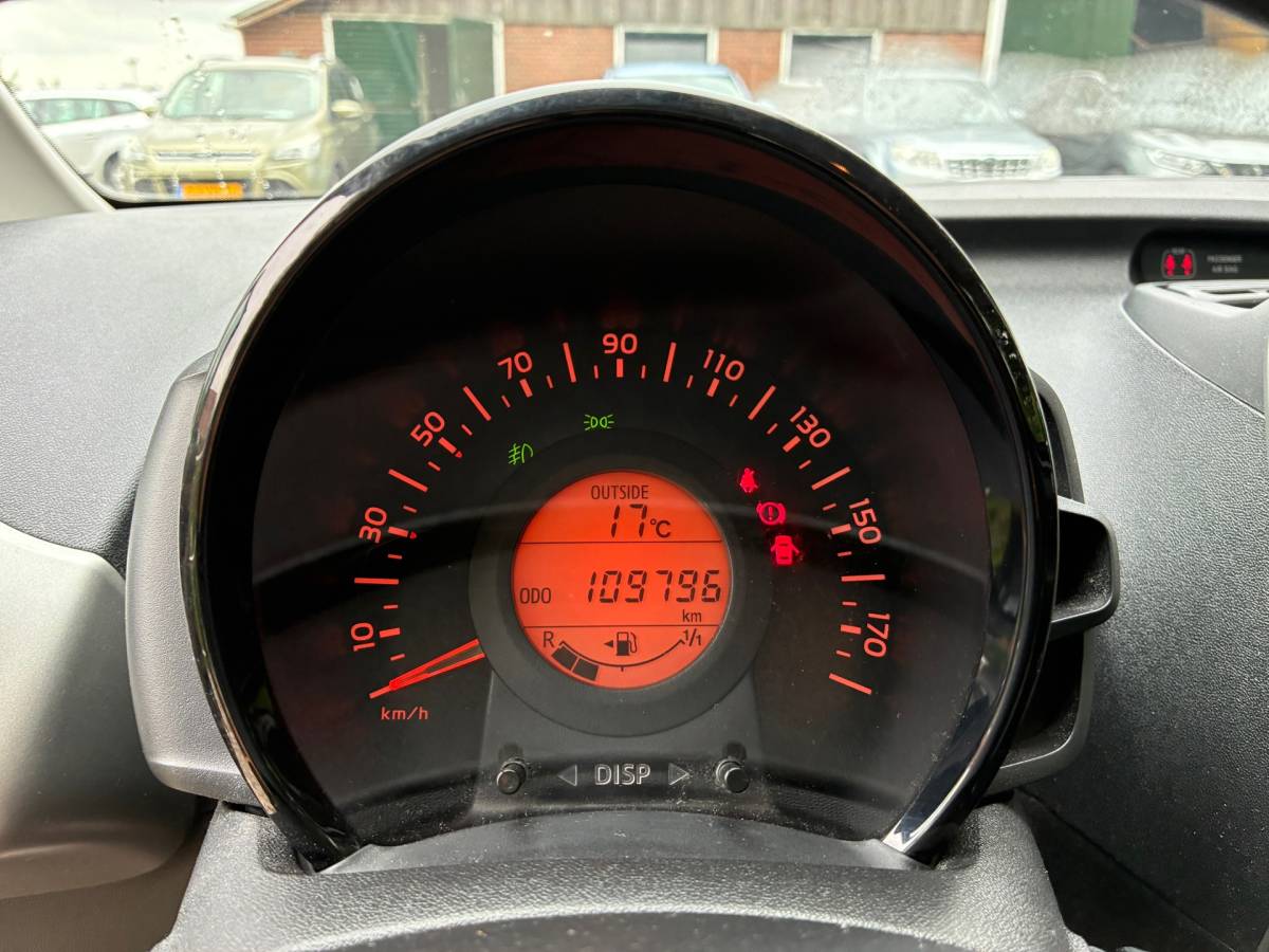 Peugeot 108 Peugeot 108 1.0 e-VTi Active |” 109.000 KM ” + Airco + 5-Drs nu € 5.975,-!!!