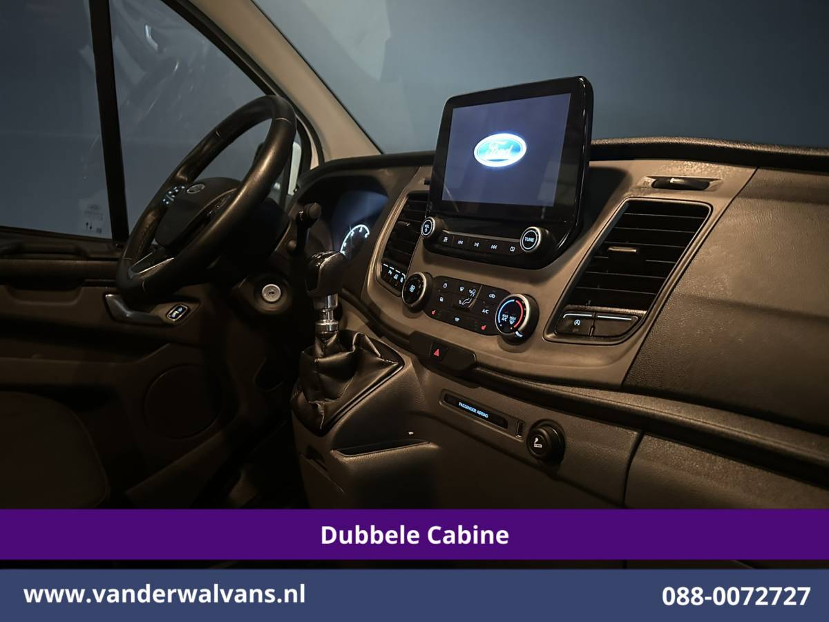 Ford Transit Custom Ford Transit Custom 2.0 TDCI 130pk L2H1 Dubbele Cabine Euro6 Airco | 5-Zits | Camera | LED | Tachograaf Cruisecontrol, Trekhaak, Stoelverwarming, Verwarmde voorruit, Parkeersensoren