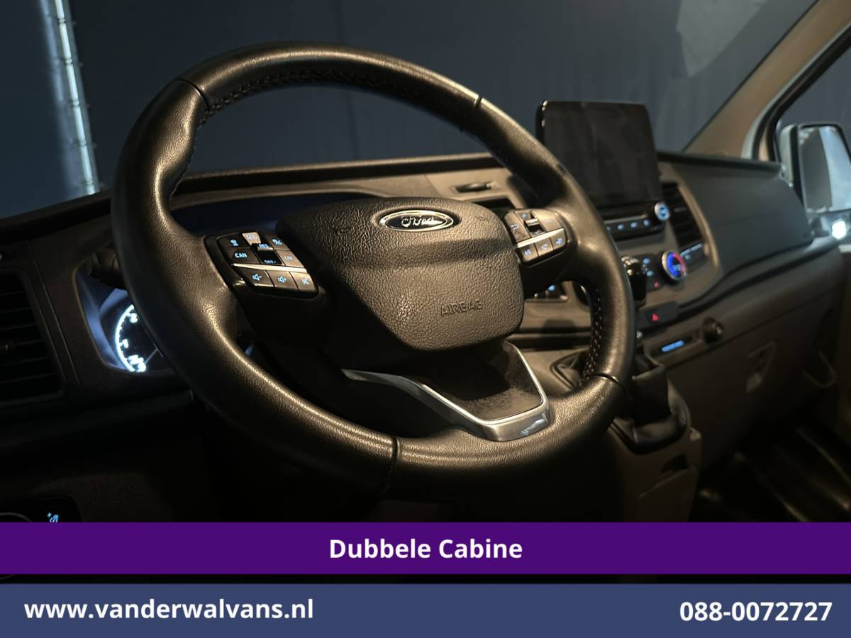Ford Transit Custom Ford Transit Custom 2.0 TDCI 130pk L2H1 Dubbele Cabine Euro6 Airco | 5-Zits | Camera | LED | Tachograaf Cruisecontrol, Trekhaak, Stoelverwarming, Verwarmde voorruit, Parkeersensoren