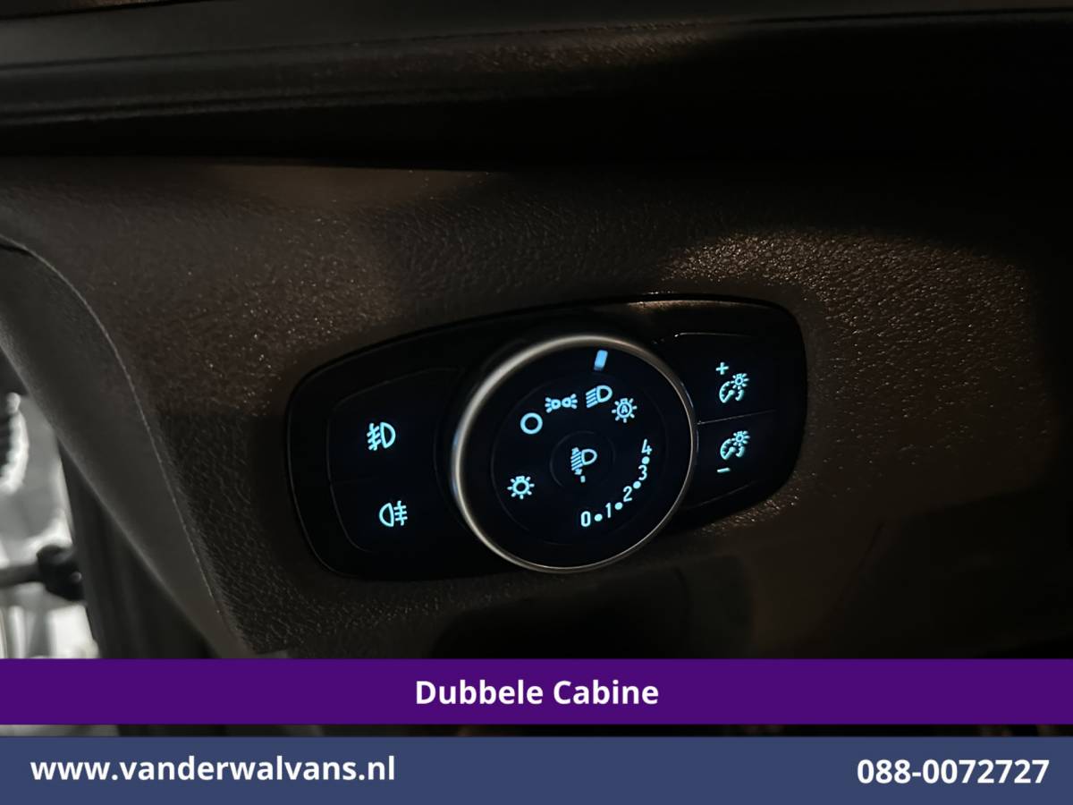 Ford Transit Custom Ford Transit Custom 2.0 TDCI 130pk L2H1 Dubbele Cabine Euro6 Airco | 5-Zits | Camera | LED | Tachograaf Cruisecontrol, Trekhaak, Stoelverwarming, Verwarmde voorruit, Parkeersensoren