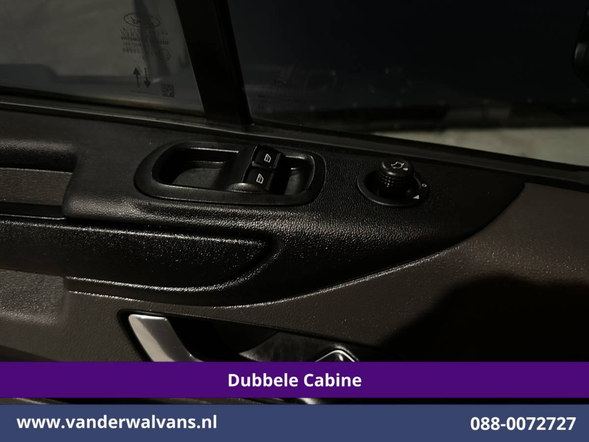 Ford Transit Custom Ford Transit Custom 2.0 TDCI 130pk L2H1 Dubbele Cabine Euro6 Airco | 5-Zits | Camera | LED | Tachograaf Cruisecontrol, Trekhaak, Stoelverwarming, Verwarmde voorruit, Parkeersensoren