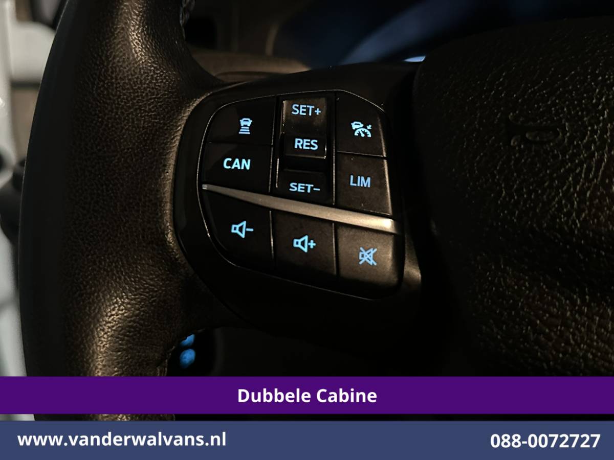 Ford Transit Custom Ford Transit Custom 2.0 TDCI 130pk L2H1 Dubbele Cabine Euro6 Airco | 5-Zits | Camera | LED | Tachograaf Cruisecontrol, Trekhaak, Stoelverwarming, Verwarmde voorruit, Parkeersensoren